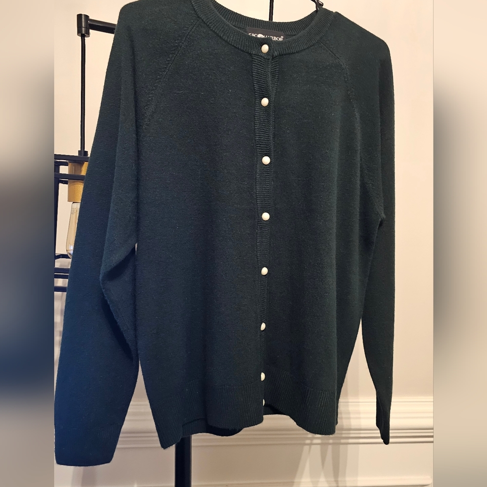 Sag Harbor Sweater Women Like New size M Dark Green with white buttons